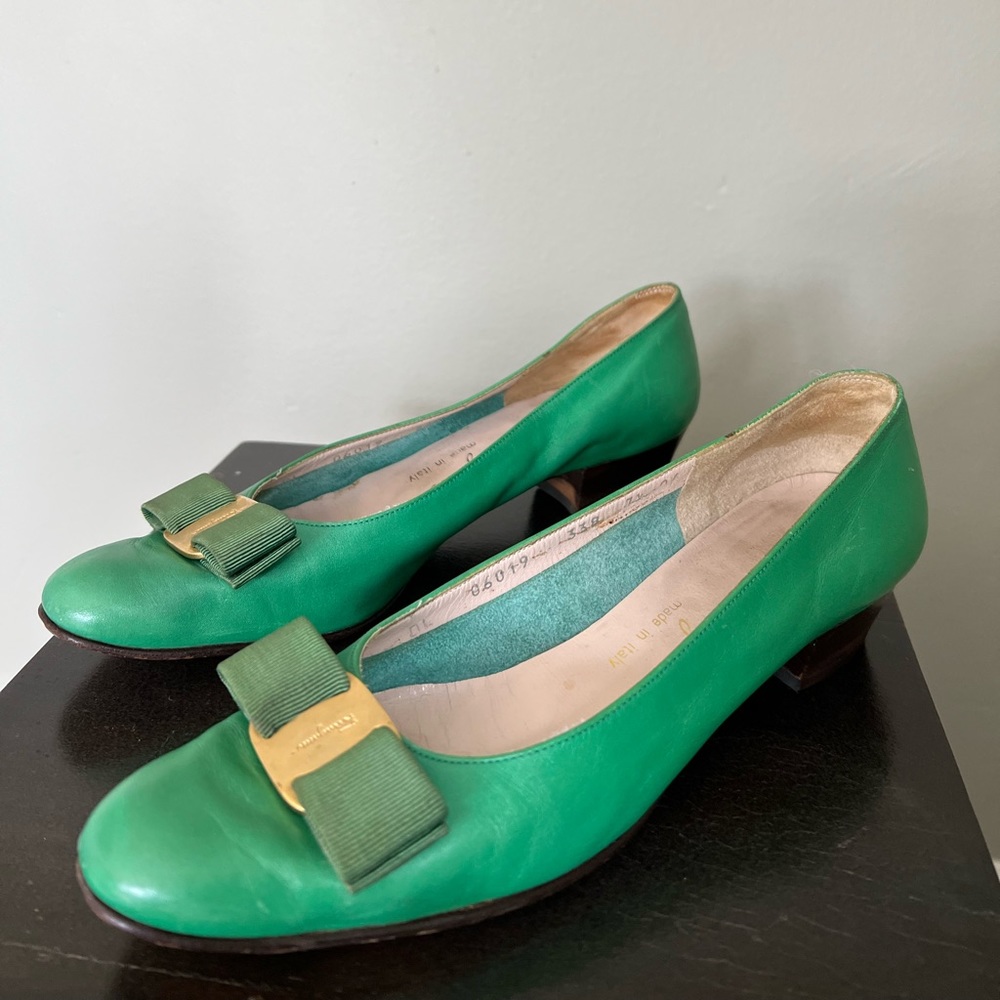 Vintage Salvatore Ferragamo Vara Bow Pumps